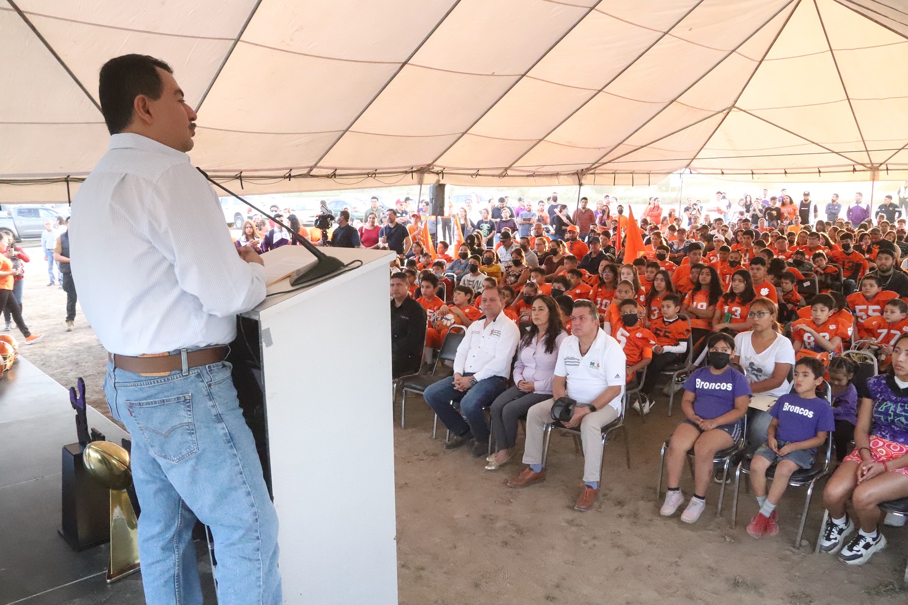 Inician construcción de primera cancha de